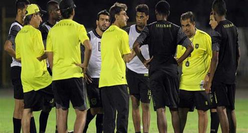 بالصور .. الاتحاد يستأنف تدريباته بدراسة أخطاء مباراة التعاون 